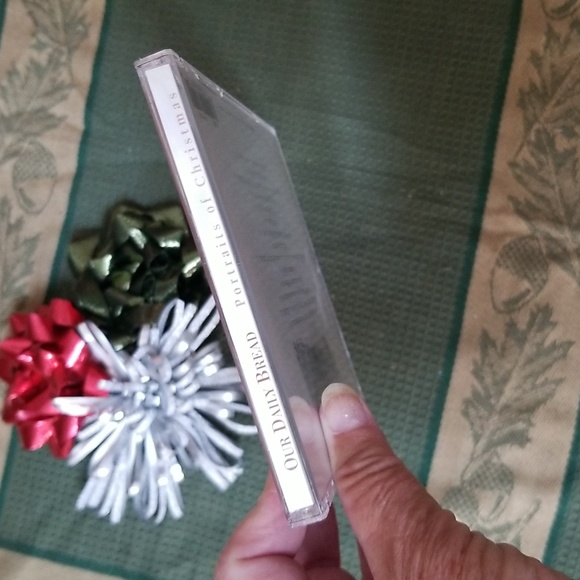 🎄OUR DAILY BREAD CHRISTMAS CD - Picture 8 of 8